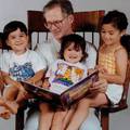 Najbolji tata na svijetu: Izradio stolac u koji stanu sve tri kćeri