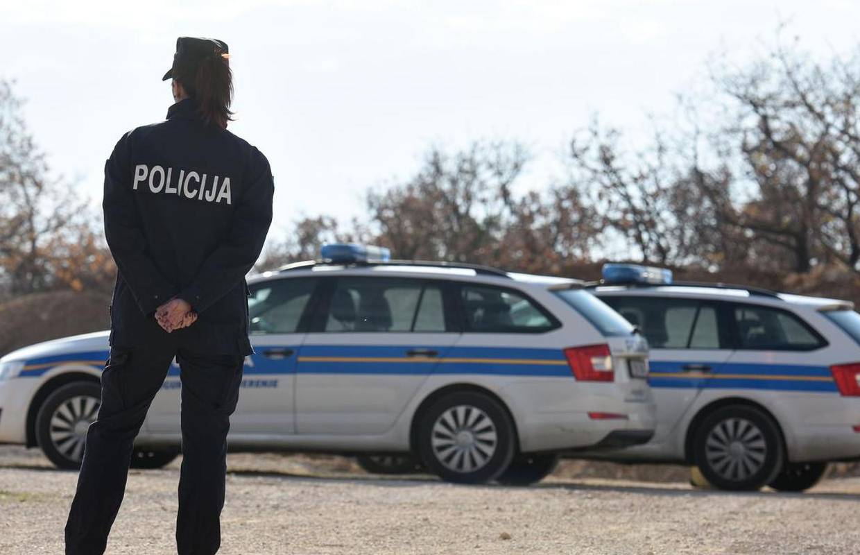 Stroj aktivirao protupješačku minu u Lici, operatera s teškim ozljedama prebacili u bolnicu