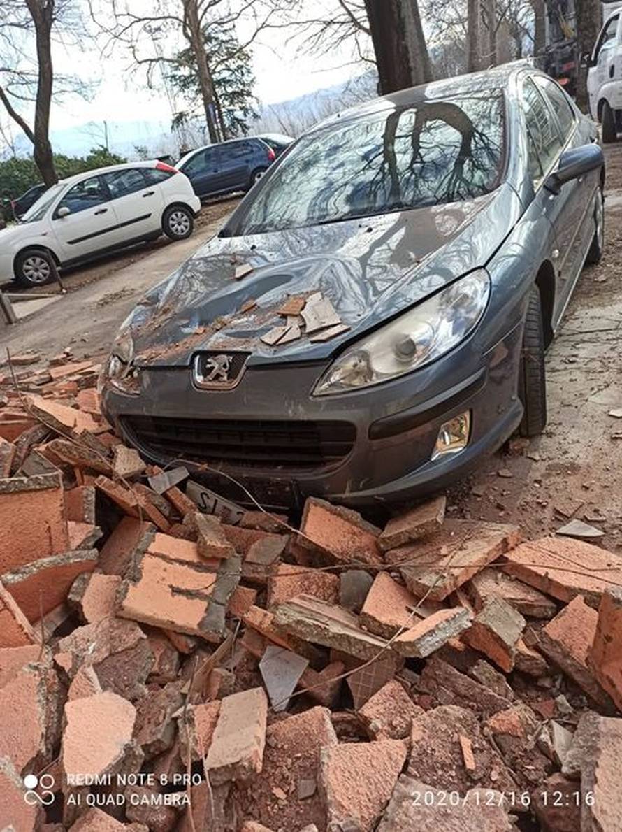 U Kninu se srušio dio zgrade: 'Mislila sam - potres! Susjeda je za dlaku izbjegla tragediju'