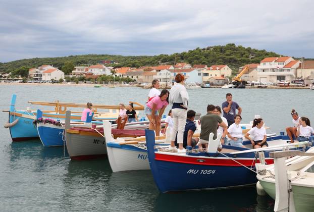 FOTO Ženska regata u Betini oduševila mještane i turiste