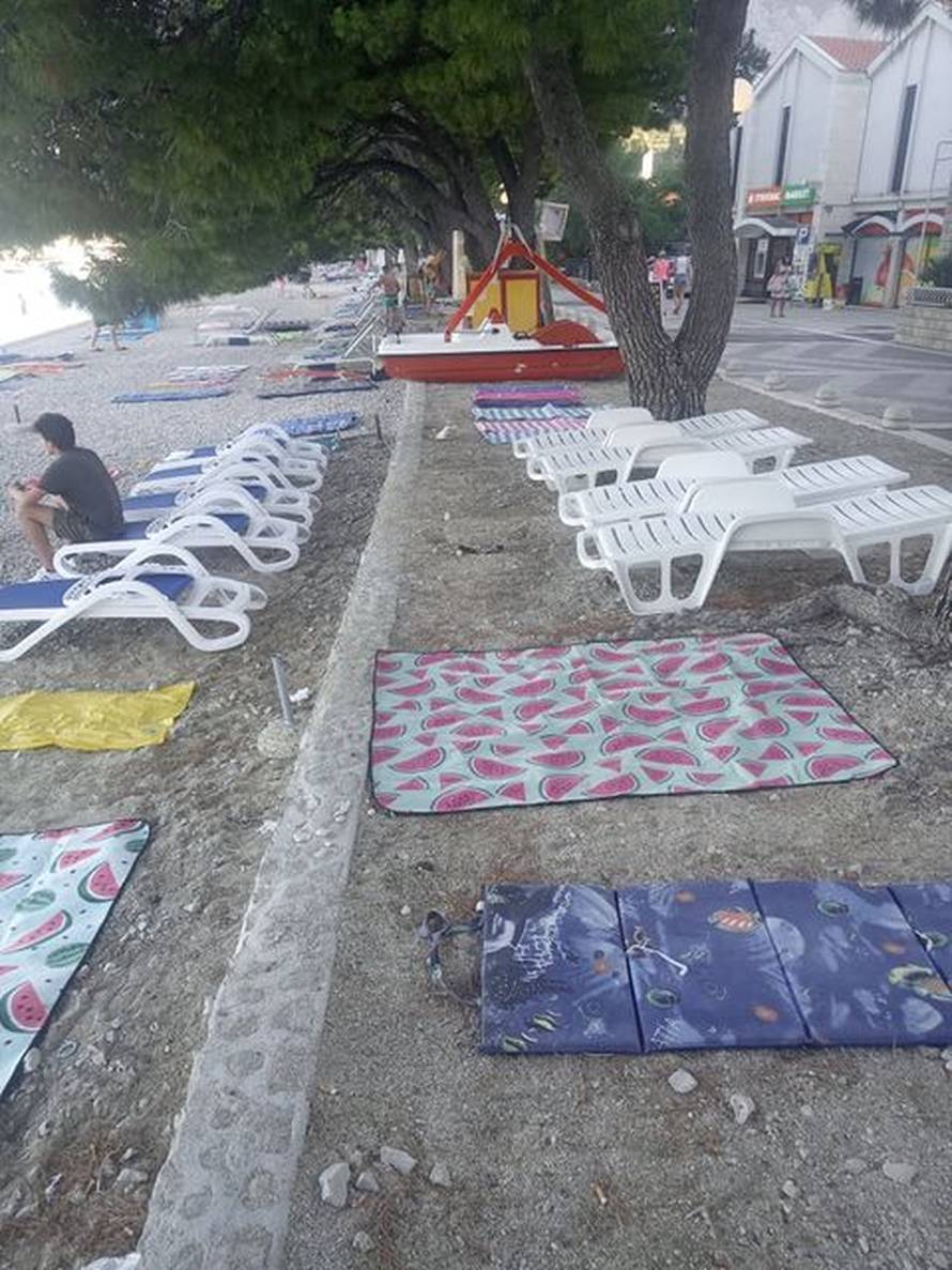 'Ovo su Tučepi. Ručnici su svuda od 6 ujutro. Nema šanse da s bebom nađem mjesto u hladu'