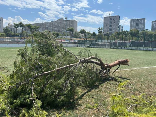 FOTO Transformacija Poljuda: Oluja uništila pomoćne terene, zaposlenici i vatrogasci uskočili