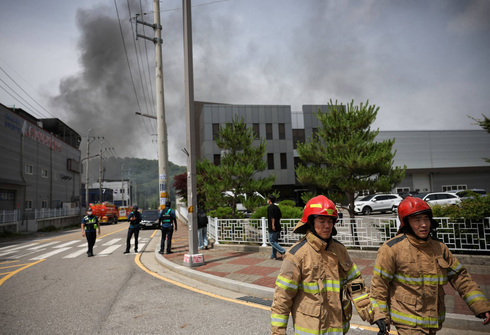 Fire at a lithium battery factory, in Hwaseong