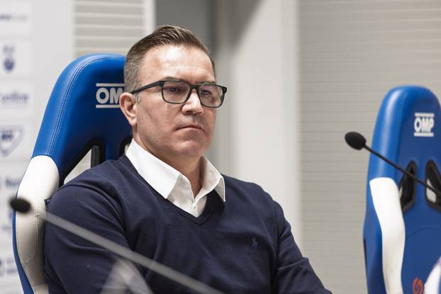 Osijek: NK Osijek predstavio novoga trenera Simona Rožmana