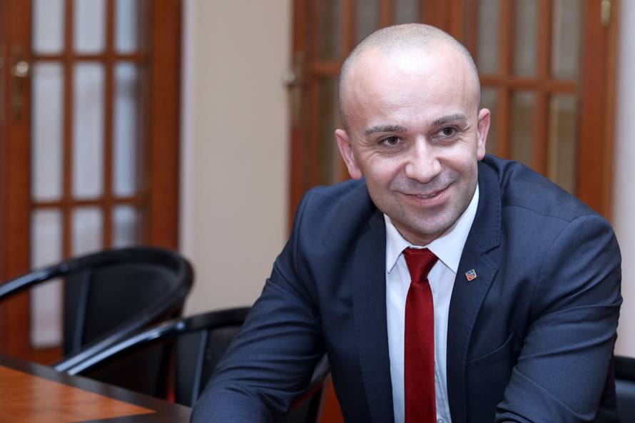 'Novom mjerom ćemo 200.000 Hrvata osloboditi od dugova'