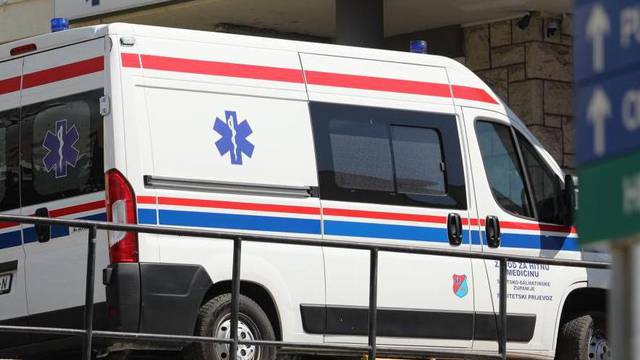 Teška nesreća na jadranskoj magistrali: Autobus oborio pješakinju, bori se za život