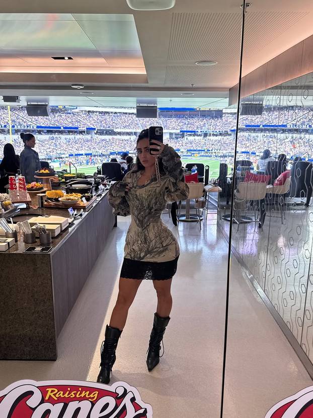 FOTO Fitness influencericu prati 23 milijuna ljudi, a zlobnici kažu da sve može zahvaliti stražnjici