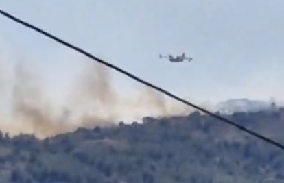 VIDEO Buktinja kod Primoštena, u pomoć je stiglo više kanadera