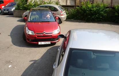 Simona Gotovac ne zna kako isparkirati automobil
