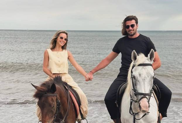 FOTO Uvijek će imati Pariz! Fine večere i nježni trenuci: Evo kako se Maja Šuput i Šime provode...