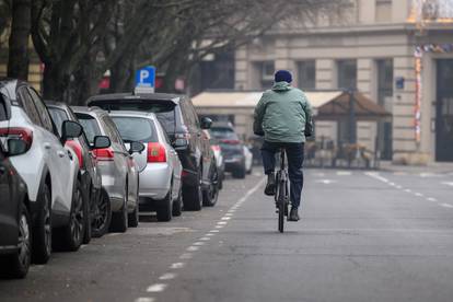 FOTO  Zagrebačke ulice bile su potpuno prazne na božićno jutro