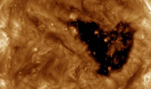 Kozmička ljubav: Sunce poslalo poruku Zemlji. Ali iza srčeka se krije strahovit solarni proces!