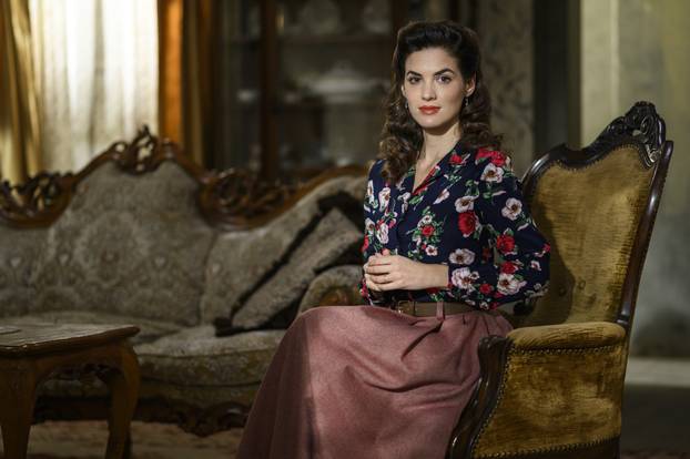 Zagreb, 07.10.2025 - Glumci RTL serije Divlje pcele poziraju na setu u studiju Jadran filma