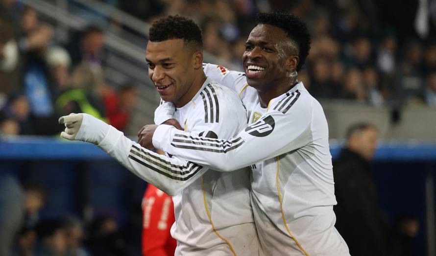 LaLiga - Deportivo Alaves v Real Madrid