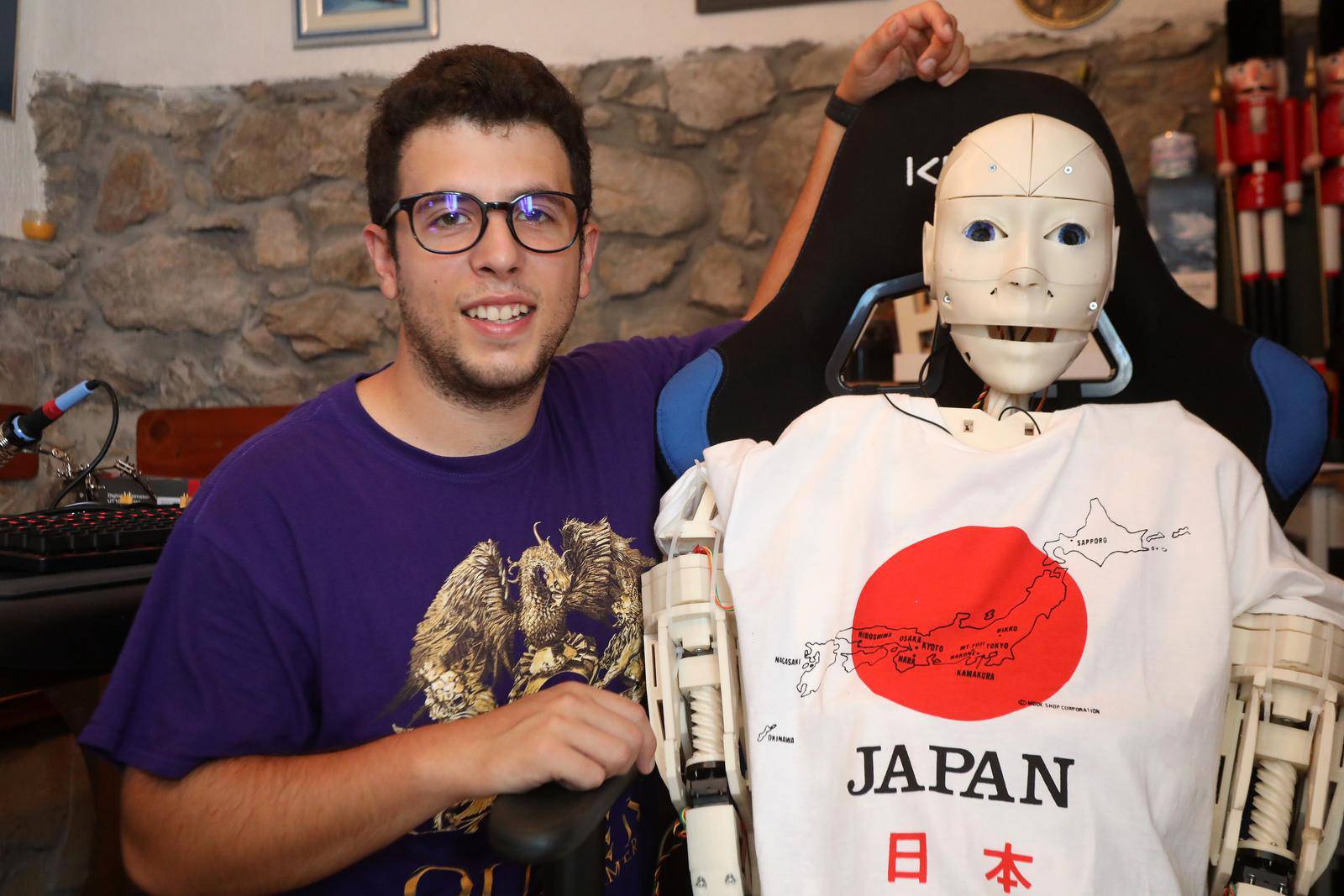 Student  iz Matulja 'od nule' izradio svoj prvi humanoidni robot