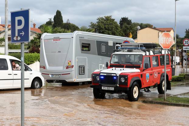Potopljene ulice Medulina nakon jakog nevremena