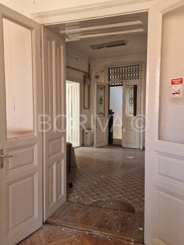 FOTO Za ovaj stan u Zagrebu traže 600.000 €: 'Nije saniran od potresa. Treba renovaciju'