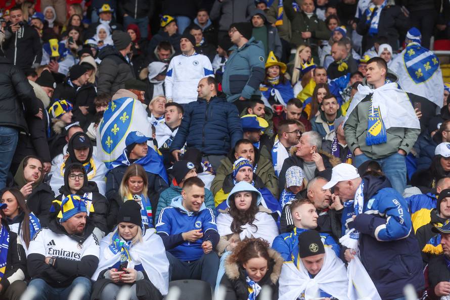 Zenica: Navijači očekuju početak utakmice između Bosne i Hercegovine i Italije