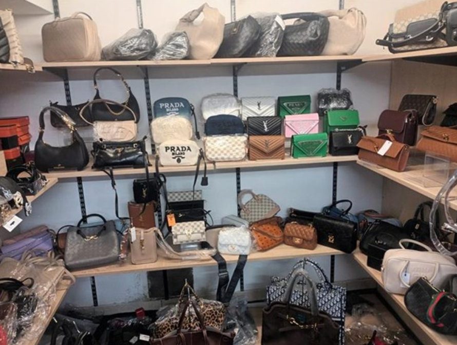 Cipelice, bluzice, kompletići, šeširi... Evo što je Carina ulovila u velikoj zapljeni u Zagrebu