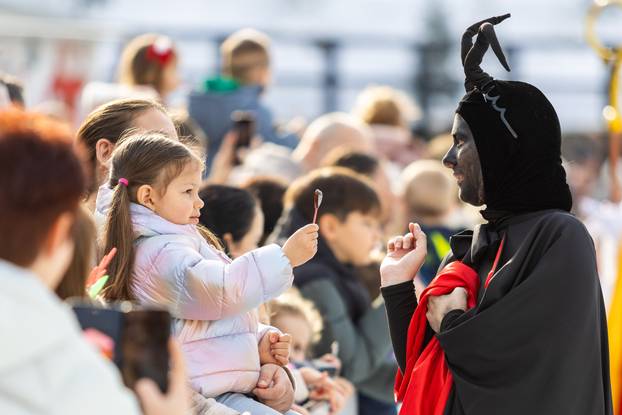 Pula: Sveti Nikola stigao je u  Arenu