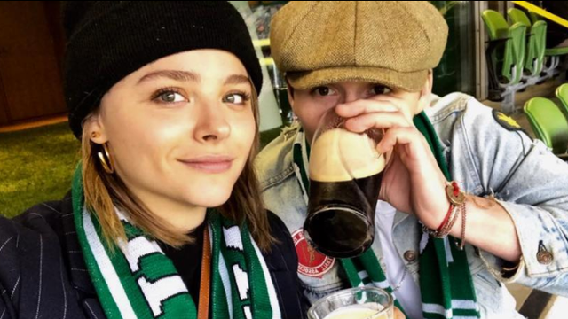 Brooklyn Beckham strastveno je ljubio zagonetnu brinetu