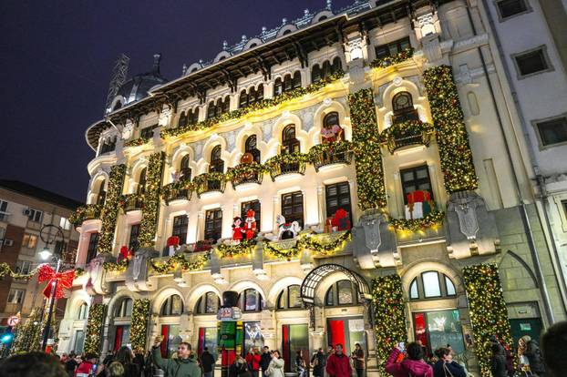 FOTO Najbolji i najraskošniji u Europi! Pogledajte kako izgleda čarobni Advent u Rumunjskoj