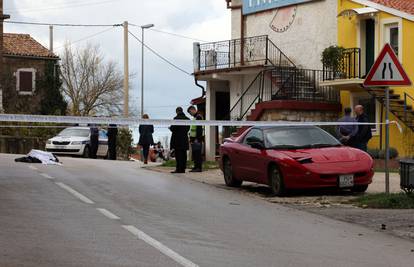 Poginula pred kućnim pragom, na stariju ženu naletio Pontiac