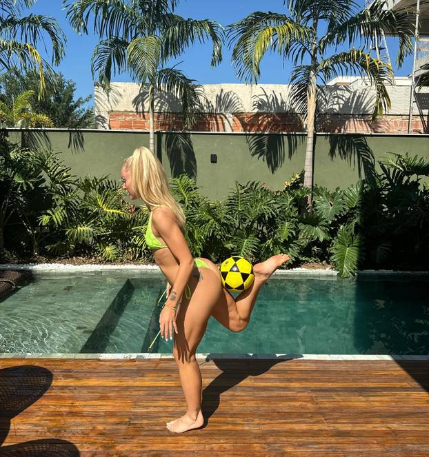 FOTO Slavlje Švicarki pratila je s klupe, a kada je izašla na teren proslaviti - gledali su samo nju