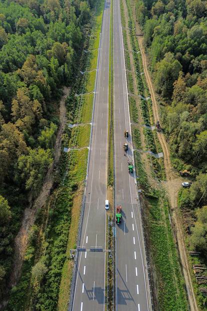 Nakon 18 godina čekanja, danas se otvara autocesta do Siska. Pogledajte fotografije iz zraka