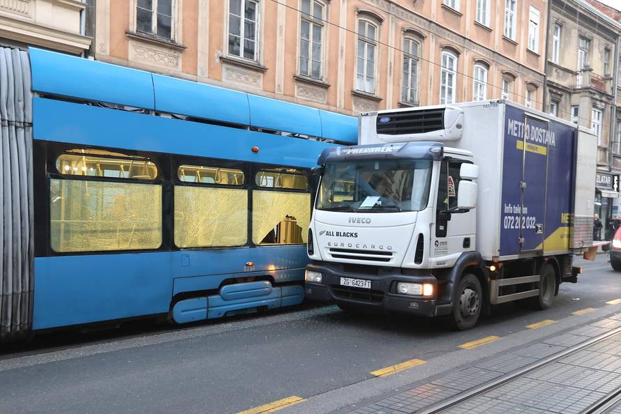 Zagreb: Sudar tramvaja i kamiona u Ilici