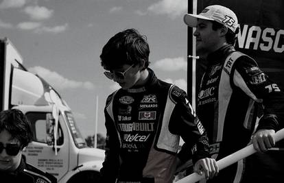 Tragedija u Meksiku: Preminuo NASCAR-ov mladi vozač (17)