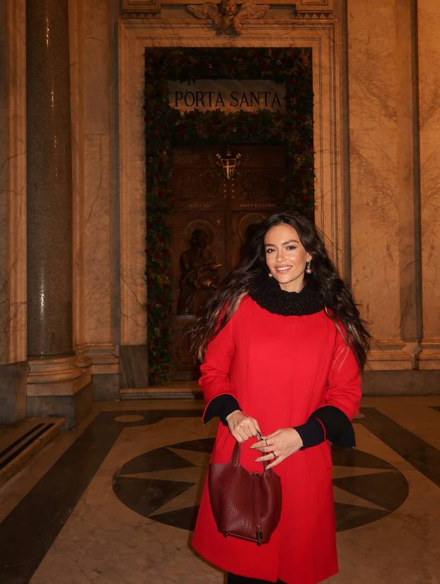 FOTO Obje su joj ispale. Tuga za najljepšu voditeljicu Lige prvaka