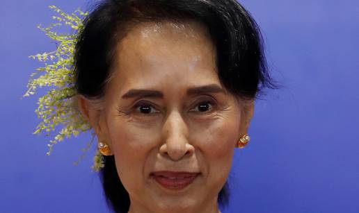 Suu Kyi pozvala ljude da se "ne svađaju i da žive u miru"