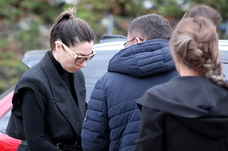 Obitelj Massima Savića na posljednjem ispraćaju na Gradskom groblju Zadar