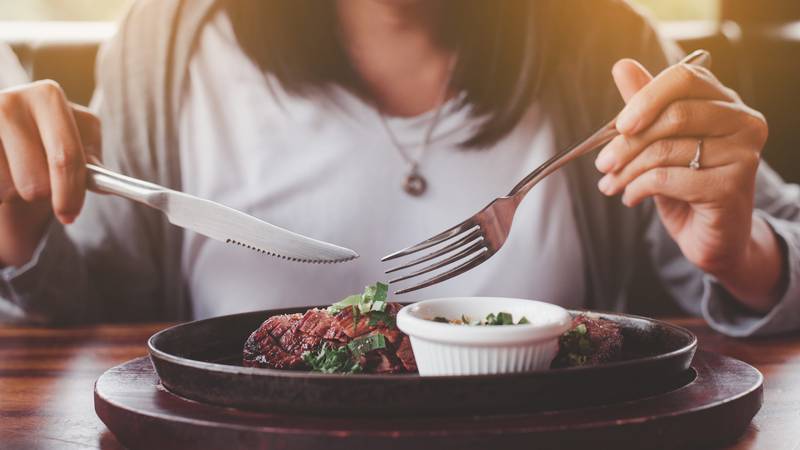 10 znakova da unosite previše proteina - i 10 da ih vašem tijelu kronično nedostaje