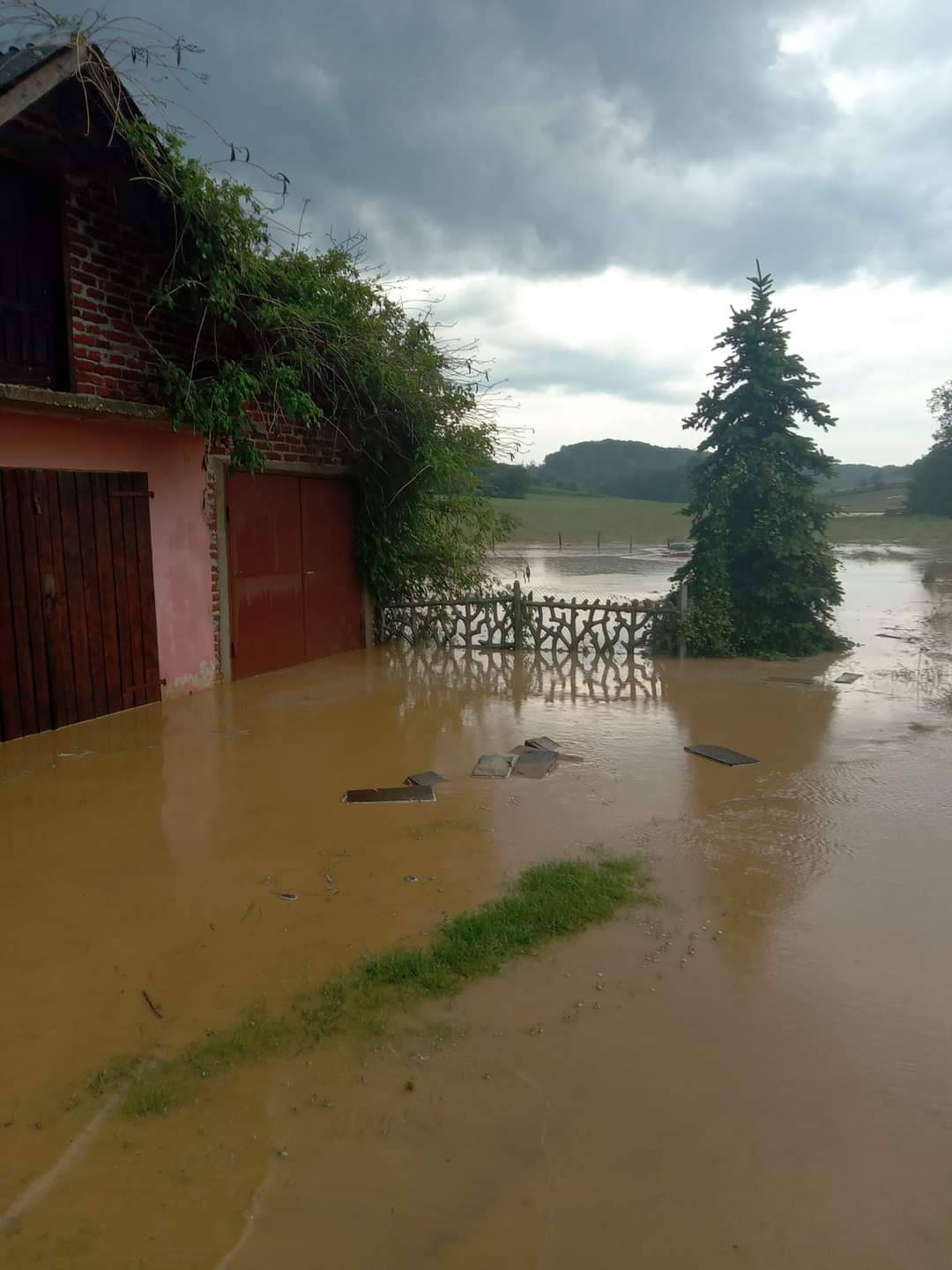 FOTO Obilna kiša poplavila dijelove mjesta Poljančani