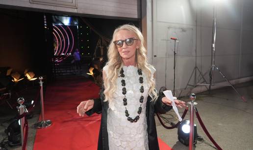 Bebi Dol nekad je bila pop ikona i nastupala na Eurosongu,  a sad je natjecateljica realityja 'Elita'
