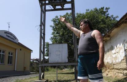 Mladića strujni udar srušio s trafostanice i teško ga opekao