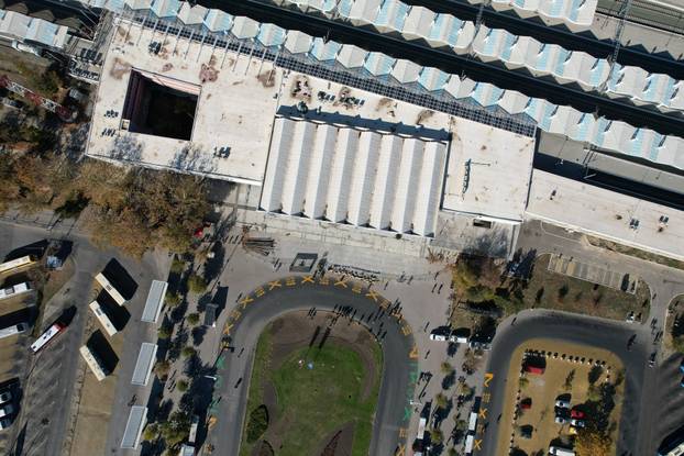 Novi Sad: Pogled iz zraka na tisuće okupljenih za 16 osoba poginulih u nesreći