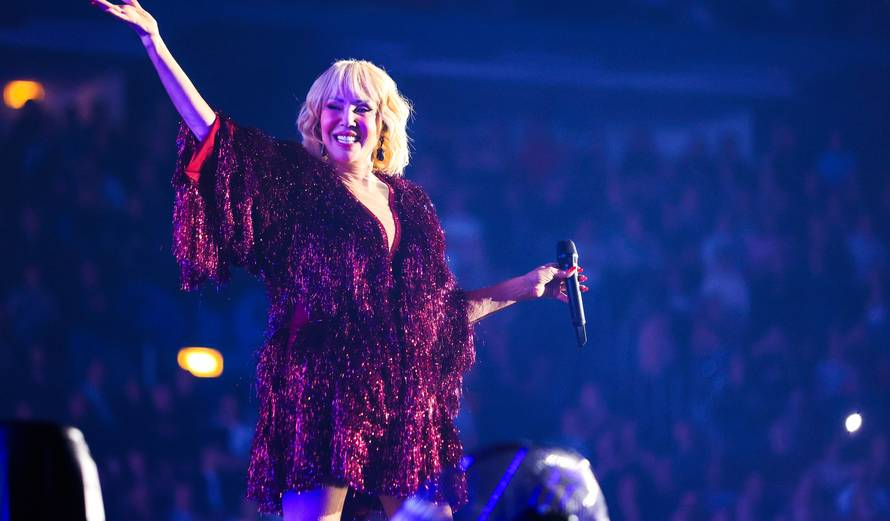 VIDEO Evo koliko je tisuća eura odštete dobila Lepa Brena jer je pala u Zagrebu i slomila nogu