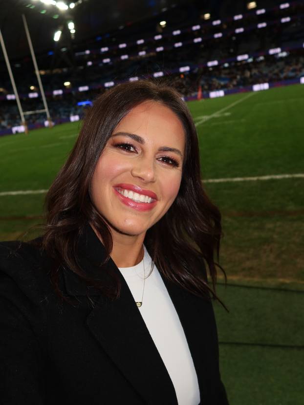 FOTO Ovo je voditeljica koja se 'pod gasom' javila uživo. Dobila je podršku od premijera države