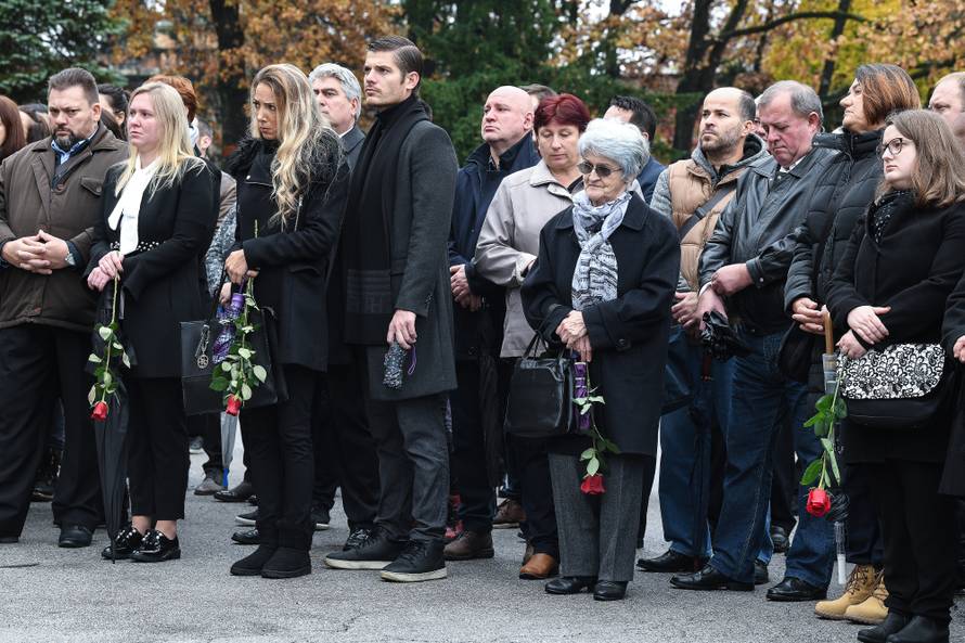 Supruga Dudeka neutješna na sprovodu: 'Ostao si naš pajdaš'