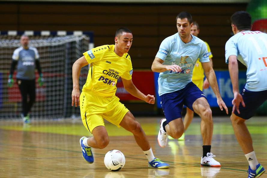 Split: Polufinalna utamica malonogometnog turnira "Četiri kafića", Kauri - Camel