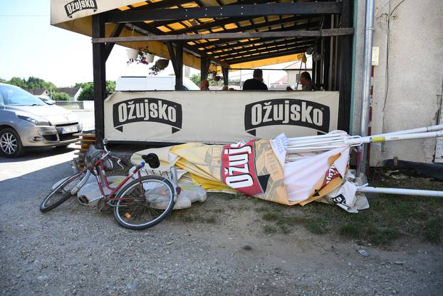 Na proslavi Dana općine Novigrad Podravski muškarac se automobilom zaletio u ljude na terasi kafića