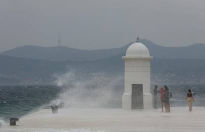 Kupač preminuo na Malom Lošinju, kod Zadra Slovenac išao plivati za jet-skijem...