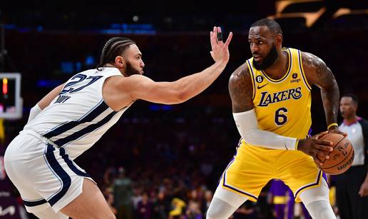 VIDEO Ovo može samo on! Kralj LeBron spasio utakmicu Lakersa