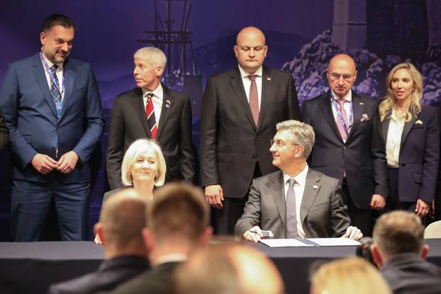 Dubrovnik: U sklopu Inicijative triju mora potpisan sporazum u području energetike, prometa, tehnologije, financija i porezne politike