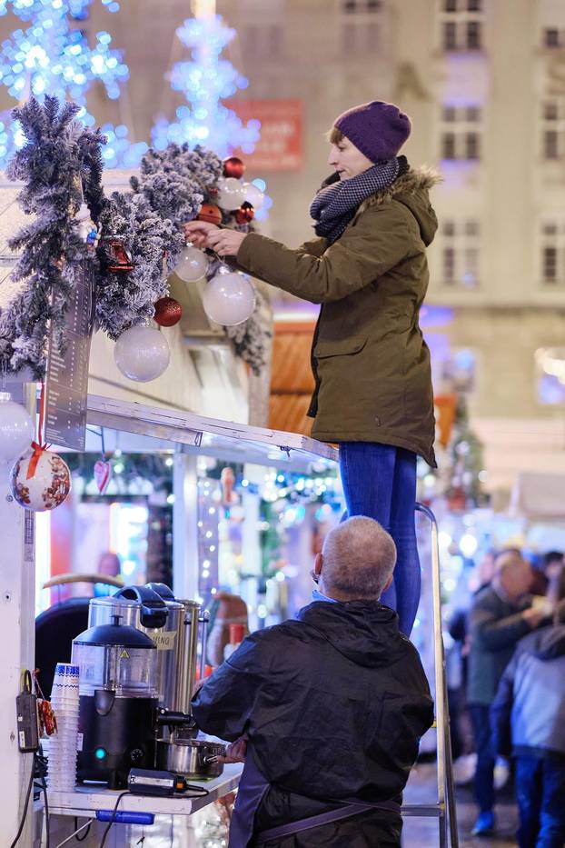 Zagreb: Čak niti kiša nije uspjela otjerati posjetitelje Adventa