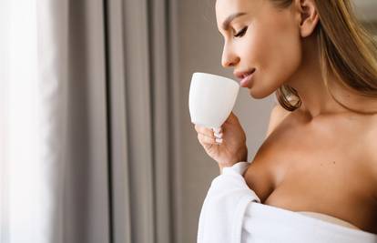 Ispijanje tri šalice kave dnevno može 'smanjiti ženske grudi'