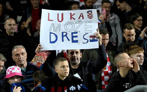 Slavlje nogometaša Hrvatske nakon pobjede nad Farskim otocima i plasmana na Svjetsko prvenstvo